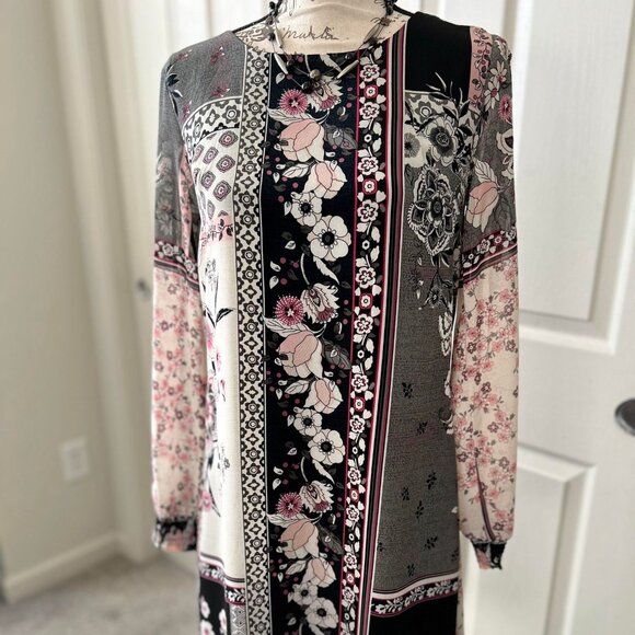 Women's Beautiful Floral Patch Dress with Sheer Split Sleeves and Smocked Wrists - Picture 2 of 16